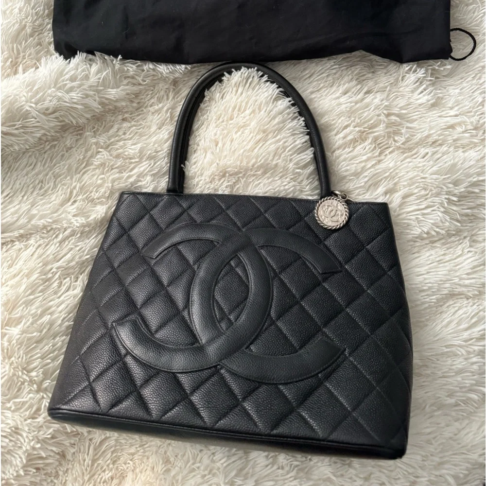 Vintage Chanel Medallion bag - Picture 1 of 6